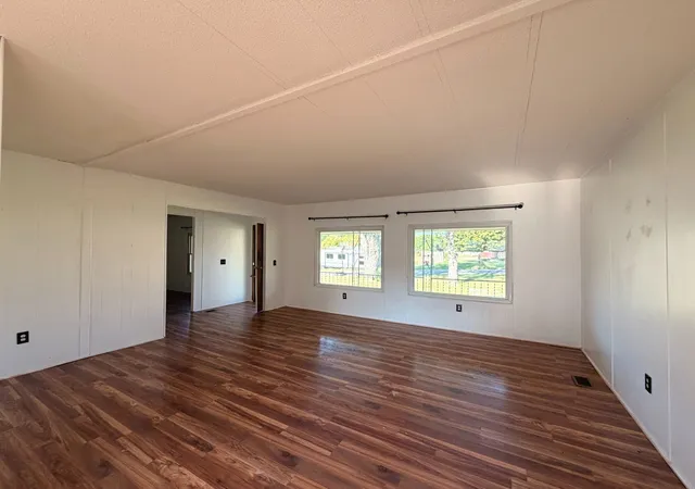 Photo 2 of Manufactured home for sale at 136 Doss Ln, Greenville, KY 42345 | MLS# 3592526 | Listing updated on 2026-09-15