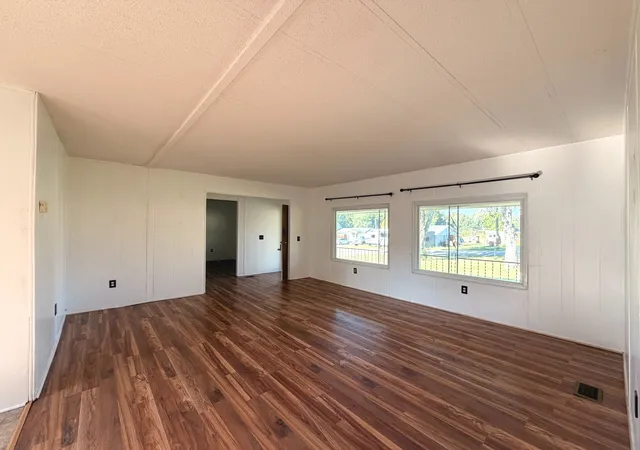 Photo 3 of Manufactured home for sale at 136 Doss Ln, Greenville, KY 42345 | MLS# 3592526 | Listing updated on 2026-09-15