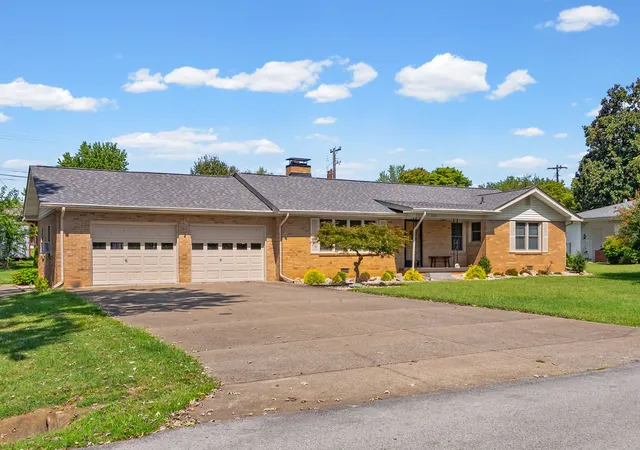 Photo 2 of Single family home for sale at 205 Sherwood Dr, Hopkinsville, KY 42240 | MLS# 3592556 | Listing updated on 2026-10-02
