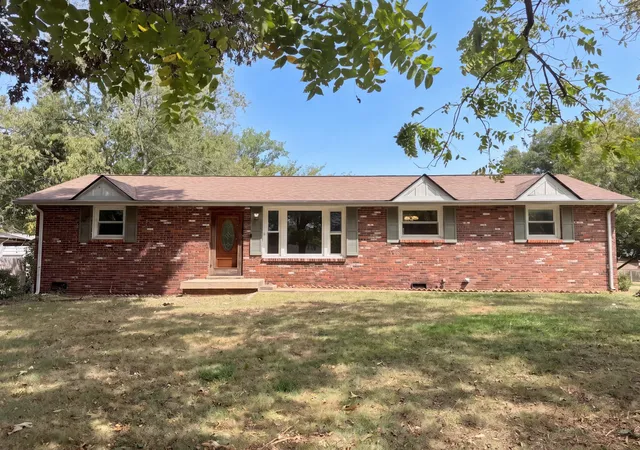 Photo 1 of Single family home for sale at 313 Lafayette Rd, Clarksville, TN 37042 | MLS# 3592395 | Listing updated on 2026-09-15