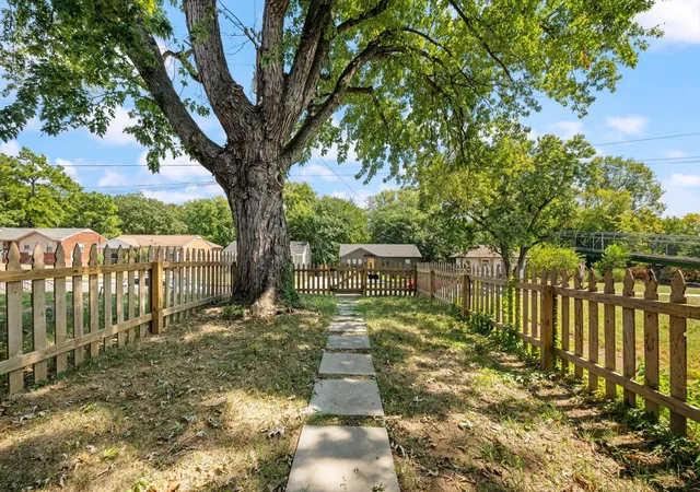 Photo 3 of Single family home for sale at 608 North 5th St, Nashville, TN 37207 | MLS# 3592618 | Listing updated on 2026-09-15