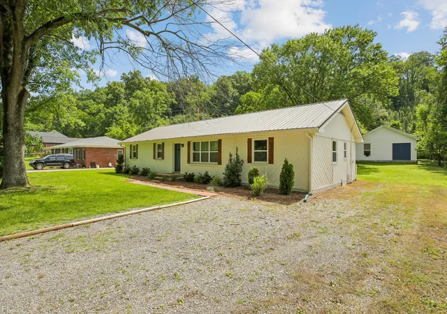 Photo 3 of Single family home for sale at 1116 Slaters Crk Rd, Goodlettsville, TN 37072 | MLS# 3592607 | Listing updated on 2026-09-15