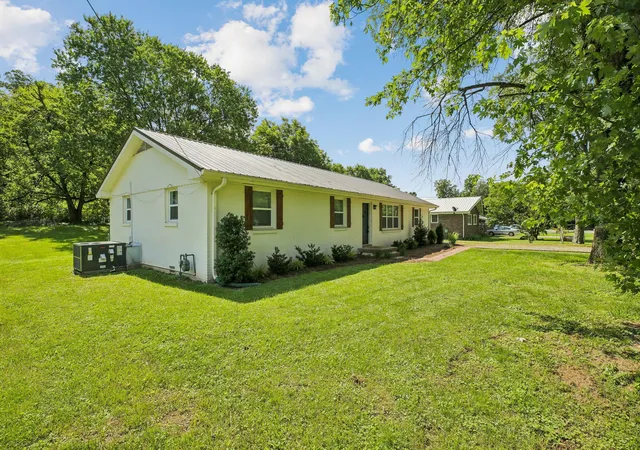 Photo 3 of Single family home for sale at 1116 Slaters Crk Rd, Goodlettsville, TN 37072 | MLS# 3592607 | Listing updated on 2026-09-15