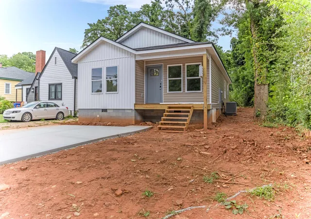 Photo 3 of Single family home for sale at 353 St Andrews St, Spartanburg, SC 29306 | MLS# SPN336724 | Listing updated on 2026-09-12