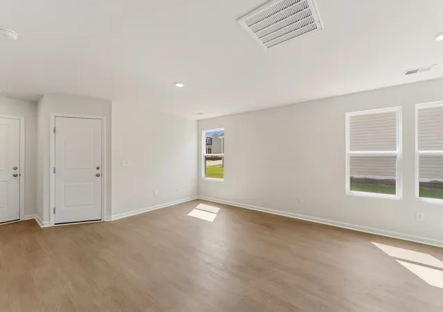 Photo 3 of Single family home for sale at 163 Cloverfield Ln, Spartanburg, SC | MLS# SPN336886 | Listing updated on 2026-09-15