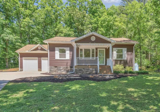 Photo 1 of Sale Pending at 2561 Whitestone Rd, Spartanburg, SC 29302 | MLS# SPN337325 | Listing updated on 2026-09-15