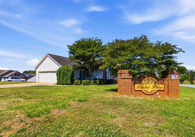Photo 3 of Single family home for sale at 104 Harvest Ridge Dr, Inman, SC 29349 | MLS# SPN338387 | Listing updated on 2026-09-14