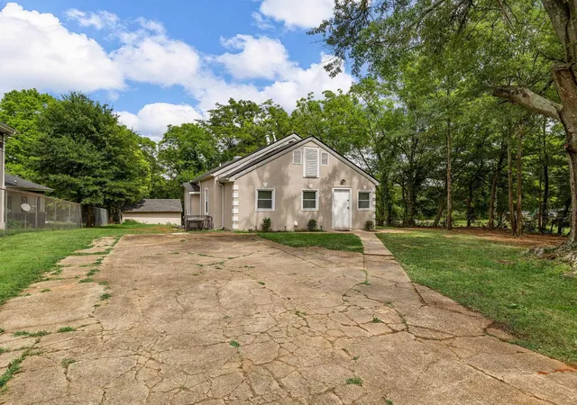Photo 3 of Single family home for sale at 303 Highland Ave, Spartanburg, SC 29306 | MLS# SPN338897 | Listing updated on 2026-09-08
