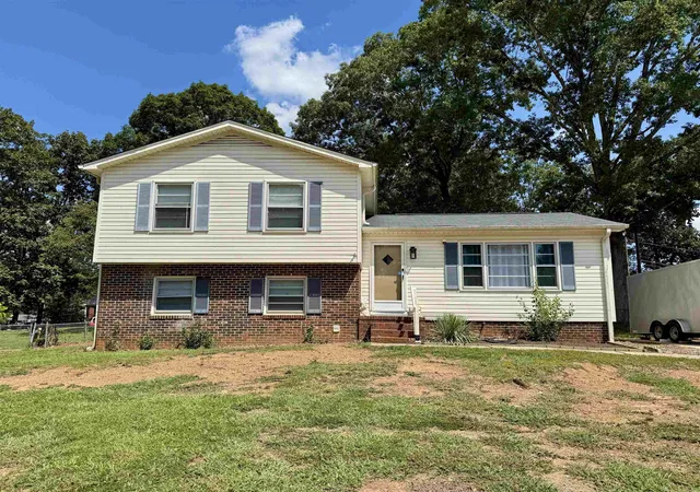 Photo 1 of Single family home for sale at 313 Alder Dr, Simpsonville, SC 29680 | MLS# SPN339522 | Listing updated on 2026-10-09