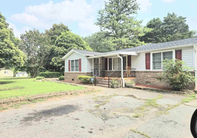 Photo 2 of Single family home for sale at 190 Fuller Rd, Spartanburg, SC 29306 | MLS# SPN339988 | Listing updated on 2026-09-12