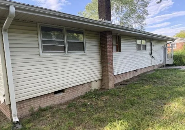 Photo 2 of Single family home for sale at 214 Dana Rd, Hendersonville, NC 28792 | MLS# SPN340438 | Listing updated on 2026-09-11