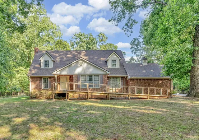 Photo 1 of Sale Pending at 221 Dairy Ridge Rd, Spartanburg, SC 29302 | MLS# SPN340530 | Listing updated on 2026-09-15