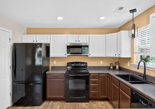 Photo 3 of Single family home for sale at 112 Slate Ln, Greer, SC 29650 | MLS# SPN340660 | Listing updated on 2026-09-15