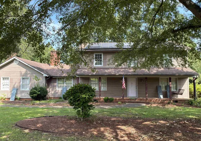 Photo 2 of Single family home for sale at 210 Trailwood Dr, Spartanburg, SC 29301 | MLS# SPN341242 | Listing updated on 2026-09-11