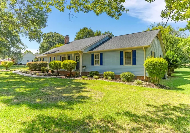 Photo 2 of Single family home for sale at 7 Chestnut Ridge Dr, Inman, SC | MLS# SPN341303 | Listing updated on 2026-09-23