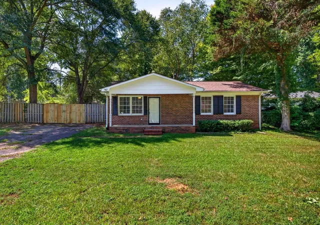 Photo 2 of Sale Pending at 2019 Pineview Dr, Spartanburg, SC 29307 | MLS# SPN341335 | Listing updated on 2026-09-15