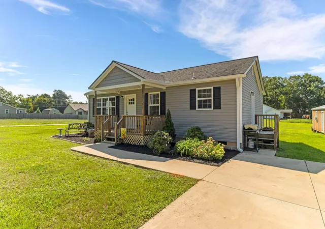 Photo 2 of Sale Pending at 625 W Oconee St, Chesnee, SC | MLS# SPN341356 | Listing updated on 2026-09-23