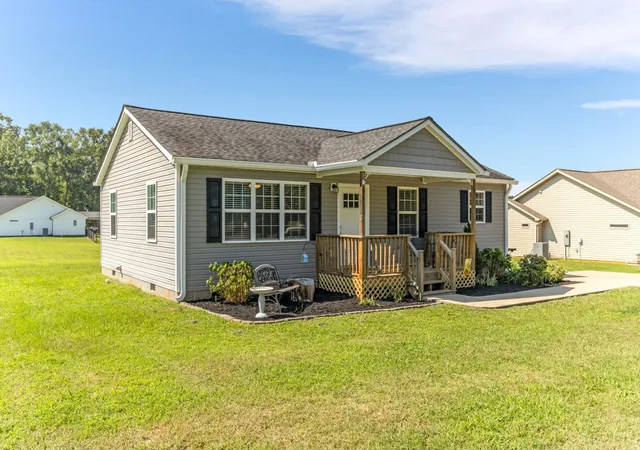 Photo 3 of Sale Pending at 625 W Oconee St, Chesnee, SC | MLS# SPN341356 | Listing updated on 2026-09-23