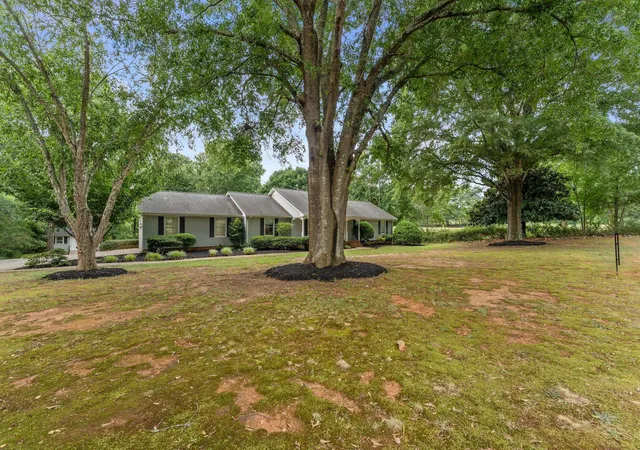 Photo 3 of Single family home for sale at 1014 E Queen St, Pendleton, SC 29670 | MLS# SPN341471 | Listing updated on 2026-09-12