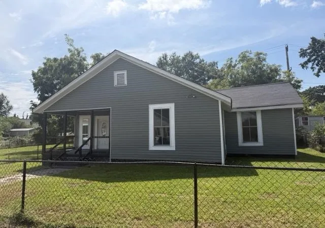 Photo 2 of Single family home for sale at 32 Peachtree St, Clinton, SC 29325 | MLS# SPN341588 | Listing updated on 2026-09-29