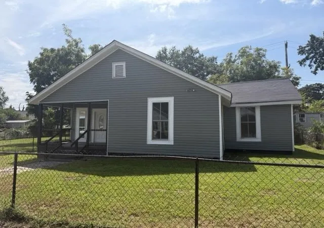 Photo 3 of Single family home for sale at 32 Peachtree St, Clinton, SC 29325 | MLS# SPN341588 | Listing updated on 2026-09-29