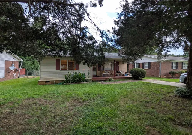 Photo 1 of Single family home for sale at 121 Lincoln Dr, Spartanburg, SC 29306 | MLS# SPN341687 | Listing updated on 2026-09-13