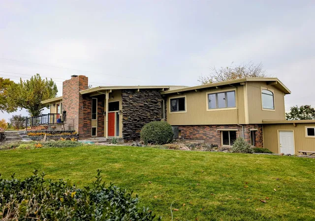 Photo 1 of Single family home for sale at 2175 W Mcmanamon Rd, Othello, WA 99344 | MLS# 202611506 | Listing updated on 2026-09-29