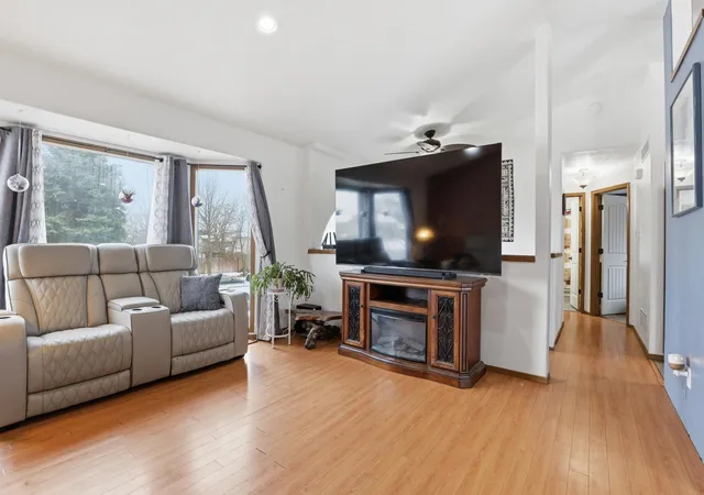 Photo 4 of Sale Pending at 25421 E Joseph Ave, Newman Lake, WA 99025 | MLS# 202613652 | Listing updated on 2026-09-11