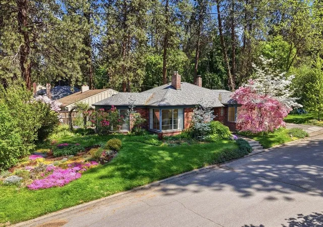 Photo 3 of Single family home for sale at 1803 S Arthur St, Spokane, WA 99203 | MLS# 202617040 | Listing updated on 2026-10-07