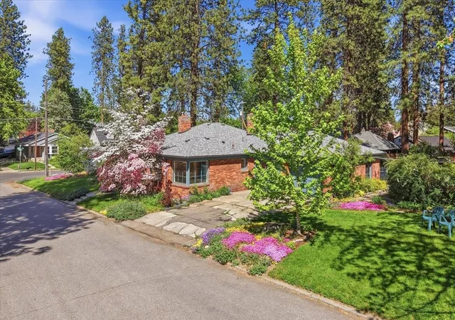 Photo 4 of Single family home for sale at 1803 S Arthur St, Spokane, WA 99203 | MLS# 202617040 | Listing updated on 2026-10-07