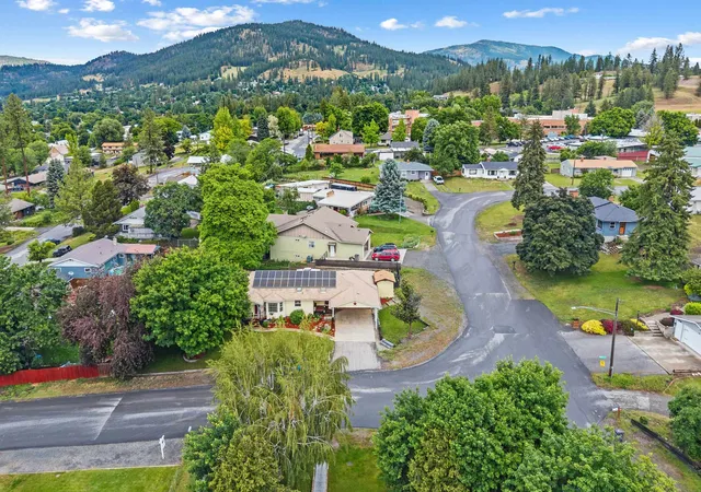 Photo 3 of Sale Pending at 985 E Forest Ave, Colville, WA 99114 | MLS# 202618871 | Listing updated on 2026-09-11