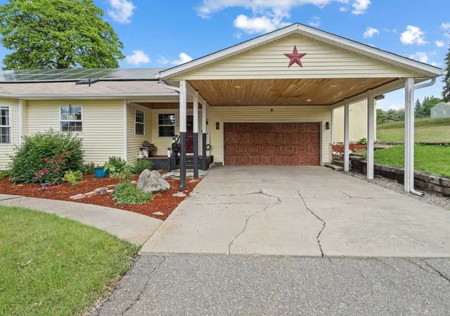Photo 4 of Sale Pending at 985 E Forest Ave, Colville, WA 99114 | MLS# 202618871 | Listing updated on 2026-09-11