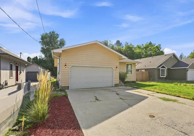 Photo 3 of Single family home for sale at 657 S Freya St, Spokane, WA 99202 | MLS# 202619178 | Listing updated on 2026-09-15