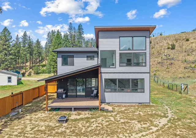 Photo 2 of Single family home for sale at 18 Little Joes Rd, Kettle Falls, WA 99141 | MLS# 202620077 | Listing updated on 2026-09-14