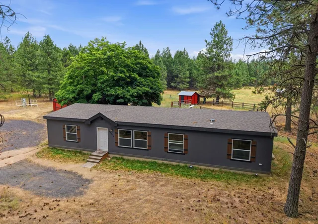 Manufactured home for sale at 11914 E Laurel Rd, Elk, WA 99009 | MLS# 202621319