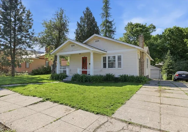 Photo 2 of Sale Pending at 826 East 34th Ave, Spokane, WA 99203 | MLS# 202622534 | Listing updated on 2026-09-12