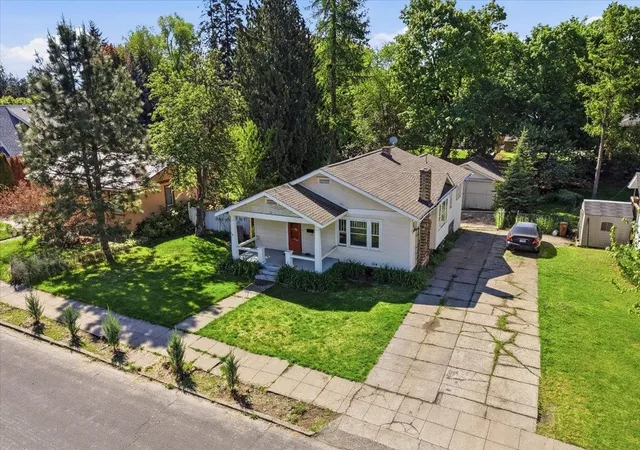 Photo 3 of Sale Pending at 826 East 34th Ave, Spokane, WA 99203 | MLS# 202622534 | Listing updated on 2026-09-12