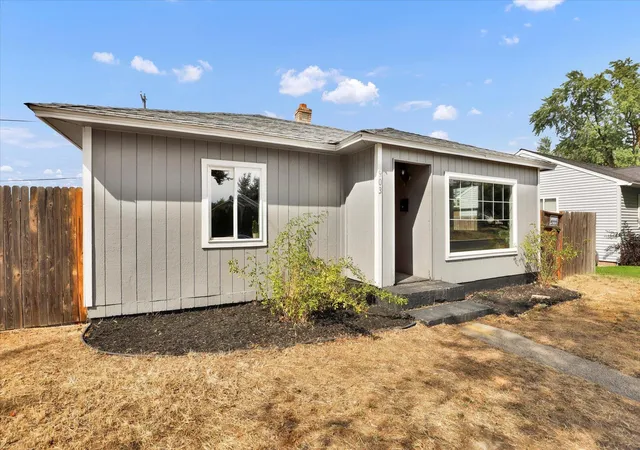 Photo 3 of Single family home for sale at 903 E Rowan Ave, Spokane, WA | MLS# 202622596 | Listing updated on 2026-10-08