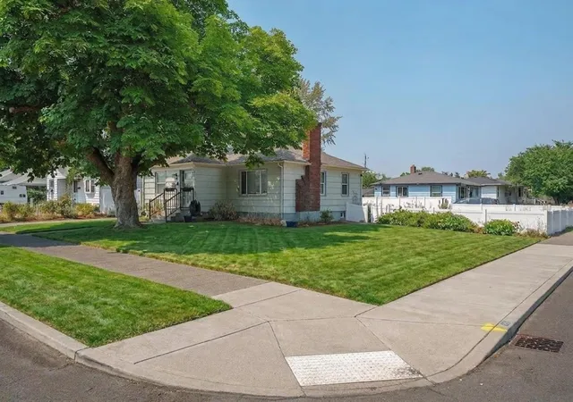 Photo 1 of Sale Pending at 2725 E Nora Ave, Spokane, WA 99207 | MLS# 202623164 | Listing updated on 2026-10-05