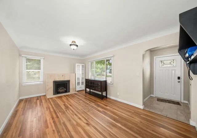 Photo 3 of Sale Pending at 2725 E Nora Ave, Spokane, WA 99207 | MLS# 202623164 | Listing updated on 2026-10-05