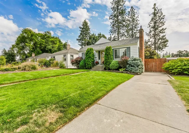 Photo 2 of Single family home for sale at 944 E 41st Ave, Spokane, WA 99203 | MLS# 202623325 | Listing updated on 2026-10-09
