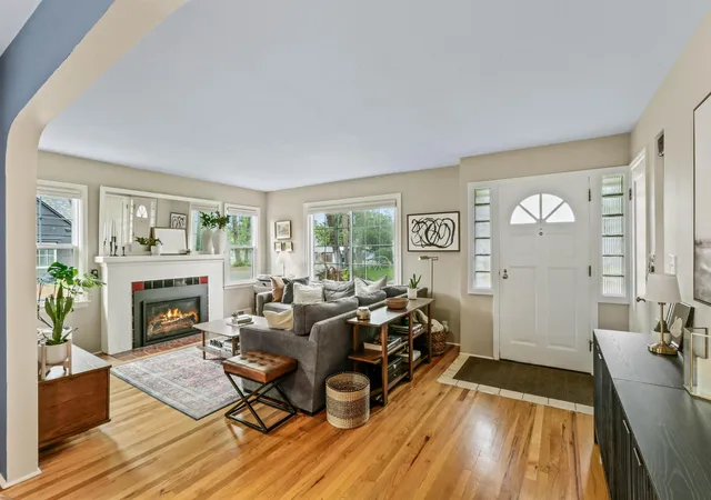 Photo 3 of Single family home for sale at 944 E 41st Ave, Spokane, WA 99203 | MLS# 202623325 | Listing updated on 2026-10-09