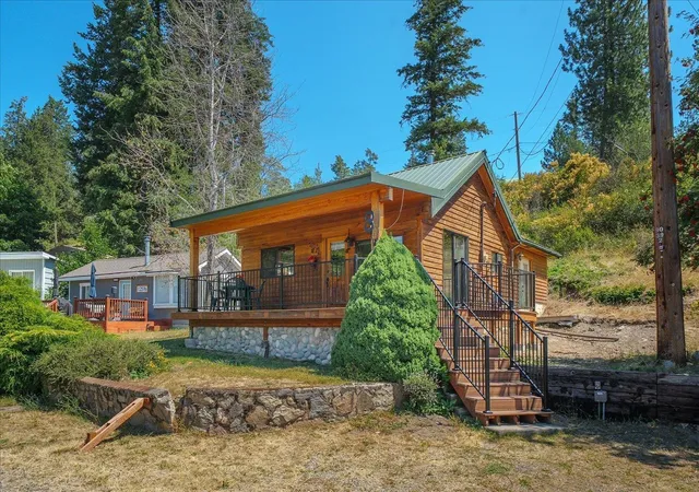 Single family home for sale at 12512 N E Newman Lake Dr, Newman Lake, WA 99025 | MLS# 202623516