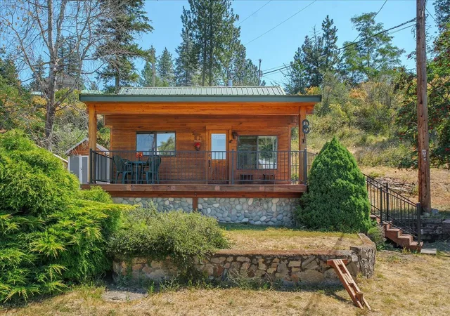 Photo 3 of Single family home for sale at 12512 N E Newman Lake Dr, Newman Lake, WA 99025 | MLS# 202623516 | Listing updated on 2026-09-14