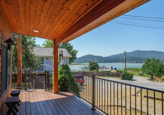 Photo 4 of Single family home for sale at 12512 N E Newman Lake Dr, Newman Lake, WA 99025 | MLS# 202623516 | Listing updated on 2026-09-14