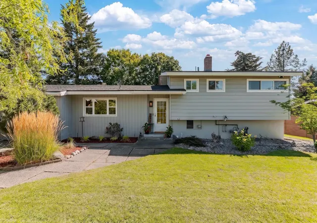 Photo 1 of Single family home for sale at 10410 E Sinto Ave, Spokane Valley, WA 99206 | MLS# 202623553 | Listing updated on 2026-09-11