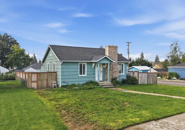Photo 2 of Single family home for sale at 2527 W Lacrosse Ave, Spokane, WA 99205 | MLS# 202623611 | Listing updated on 2026-09-29