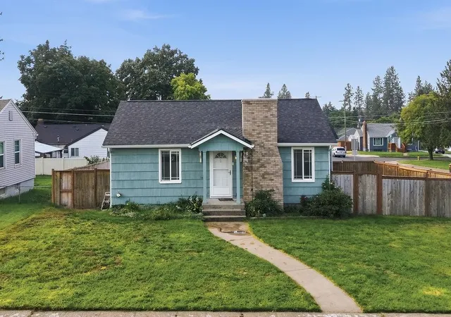 Photo 3 of Single family home for sale at 2527 W Lacrosse Ave, Spokane, WA 99205 | MLS# 202623611 | Listing updated on 2026-09-29