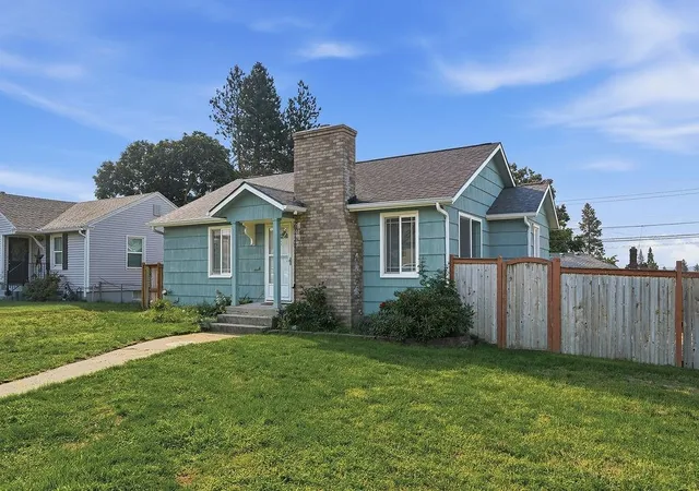 Photo 3 of Single family home for sale at 2527 W Lacrosse Ave, Spokane, WA 99205 | MLS# 202623611 | Listing updated on 2026-09-29