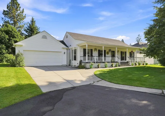 Photo 2 of Sale Pending at 1706 W Wedgewood Ln, Spokane, WA 99208 | MLS# 202623634 | Listing updated on 2026-10-08